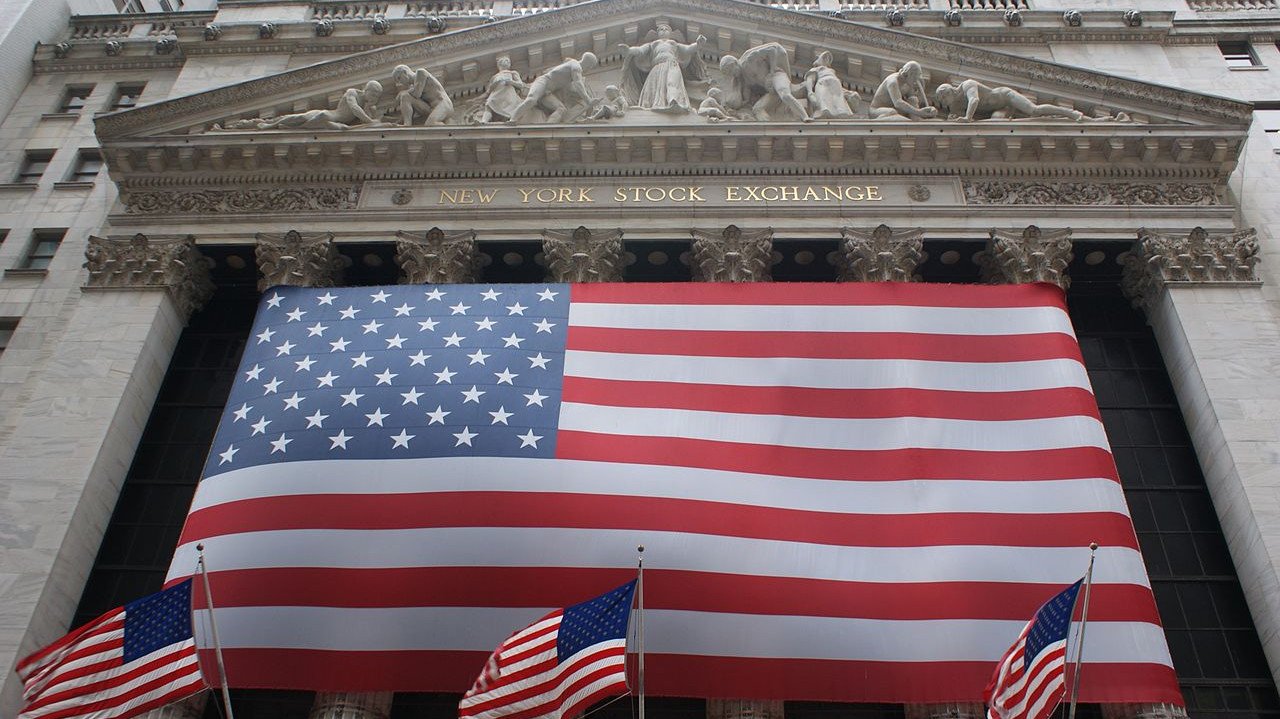 US stocks close mixed; Dow hits record ahead of Fed decision